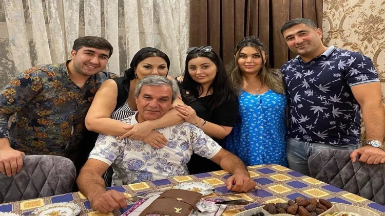 Əri ilə atasının yarıçılpaq halda VİDEOsunu yaydı