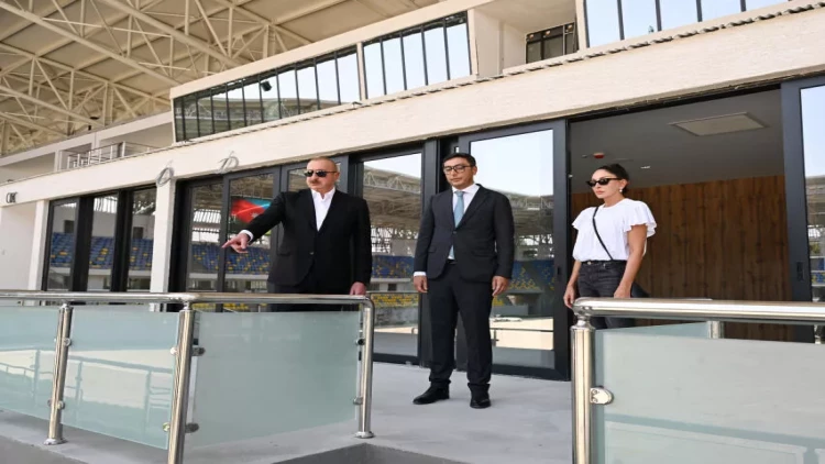 İlham Əliyev və Mehriban Əliyeva Gəncə şəhər stadionunda tikinti işlərinin gedişi ilə tanış olublar - VİDEO - FOTO
