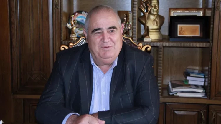 İsfəndiyar Axundovun milyonluq avtomobillərinə həbs qoyuldu - İş adamı məhkəməyə üz tutdu - FOTO