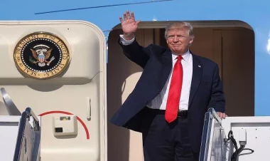 Donald Tramp Alyaskaya yola düşdü - VİDEO