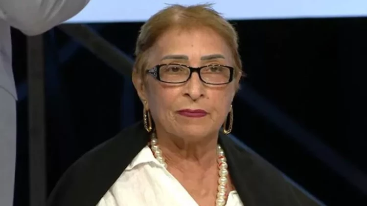 Mərhum həyat yoldaşından danışıb kövrəldi