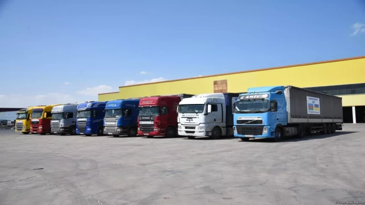 Azərbaycandan Ukraynaya elektrik avadanlıqlarından ibarət növbəti humanitar yardım yola salınıb - FOTOlar