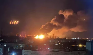 Ukrayna Rusiyada neft emalı zavodunu vurdu - VİDEO