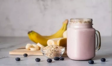 Yulaf sıyığı, yoxsa smuzi: Səhər enerjisi üçün hansı daha yaxşıdır?