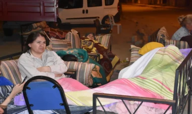 Gecəni küçədə keçirdilər - FOTO