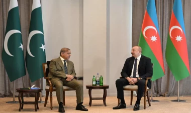 Prezident İlham Əliyev Şahbaz Şərifə zəng edib