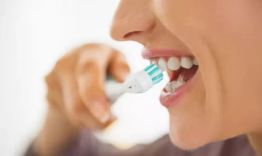Diş fırçasını islatmaq olmaz – Həkimlərdən xəbərdarlıq
