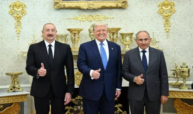 Ağ Ev tarixi görüşdən VİDEO yaydı