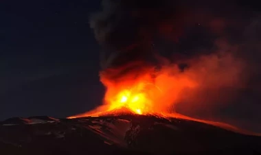 Vulkan püskürdü, iki kənd külə döndü