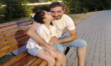 Ölümdən dönən aktyor qızları ilə istirahətdə - FOTOlar