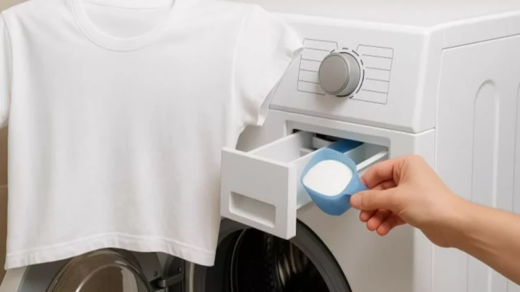 Bir qaşığı tərdən saralmış geyimləri qar kimi AĞARDIR