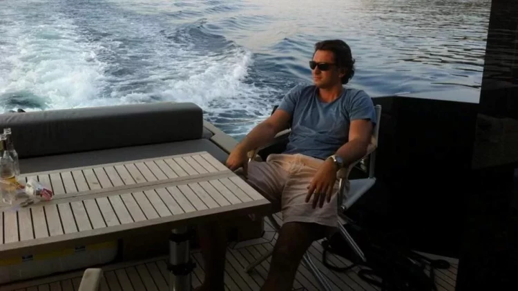 Məşhur iş adamı itkin düşdü  – Yaxtası ikiyə bölünmüş vəziyyətdə tapıldı - FOTO