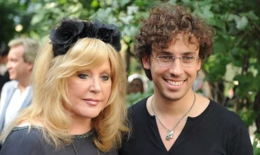 76 yaşlı Alla 49 yaşlı əri ilə belə görüntüləndi - VİDEO