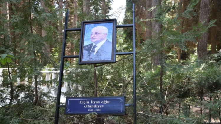 Xalq yazıçısı Elçin Əfəndiyev I Fəxri xiyabanda dəfn olunub - YENİLƏNİB - FOTO