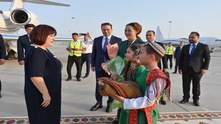 Sahibə Qafarova Türkmənistana işgüzar səfərə getdi - FOTO