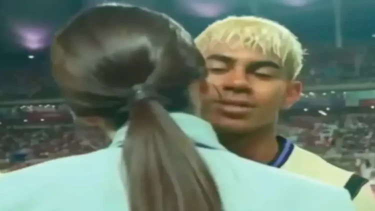 Qadın hakim Yamalı oyundan əvvəl ÖPDÜ: elə reaksiya vrdi ki... - FOTO