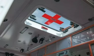 Təcili yardım maşını qəzaya düşdü - Ölən və yaralananlar var - VİDEO