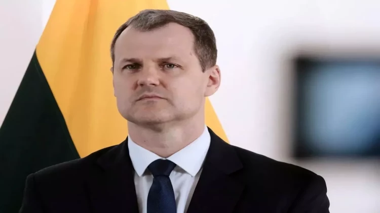 Bu ölkənin baş naziri qardaşı arvadına görə istefa verdi