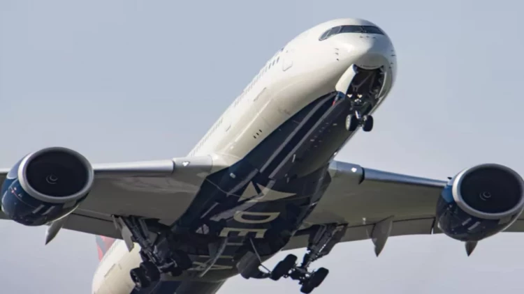 Təyyarə hava burulğanına düşdü, 25 nəfər xəstəxanaya yerləşdirildi