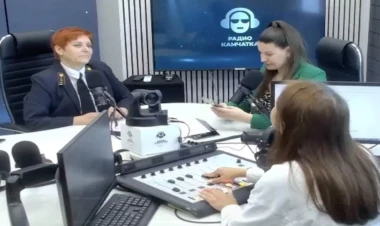 Canlı yayım vaxtı zəlzələ oldu - Aparıcılar studiyadan belə qaçdılar - VİDEO