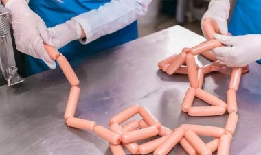 Kolbasalarda gizli dəhşət? - Dietoloq şok edən tərkibləri ifşa edir