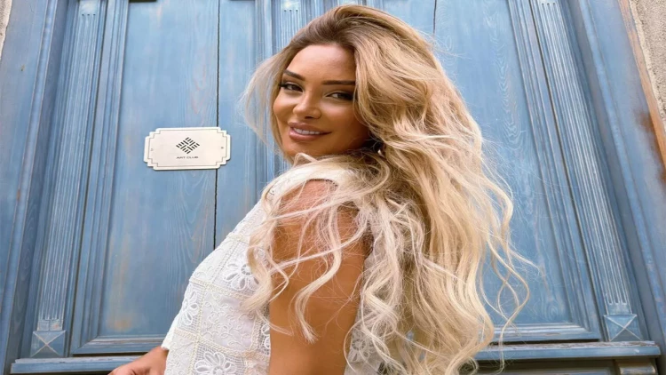 Çinarə anasına lüks avtomobil ALDI - VİDEO