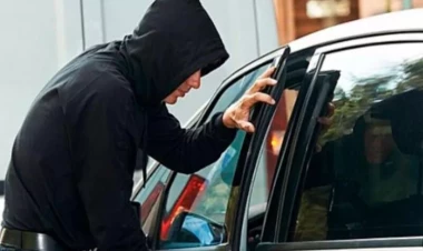 Bakıda iş adamının avtomobilindən külli miqdarda pul oğurlandı