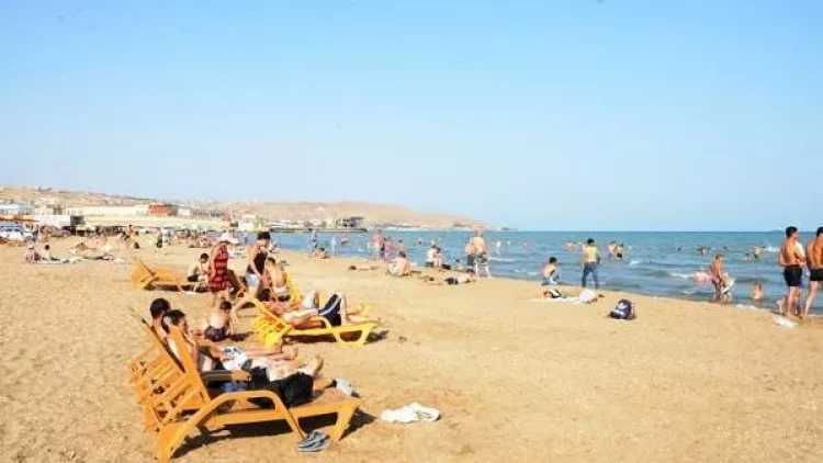 Pirşağı çimərliyində təhlükəli anlar - istirahətə gələnlər qorxuya düşdü - VİDEO