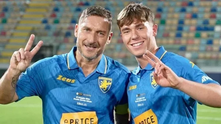 Əfsanəvi futbolçunun oğlu gözlənilmədən karyerasını BİTİRDİ