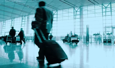 Türkiyəyə tətilə getmək istəyən tatu ustasının çantasından patron çıxdı