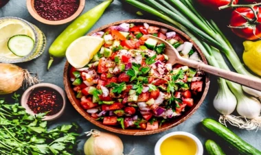 Çoban salatına bu məhsulu qatmayın - Yayda təhlükəlidir