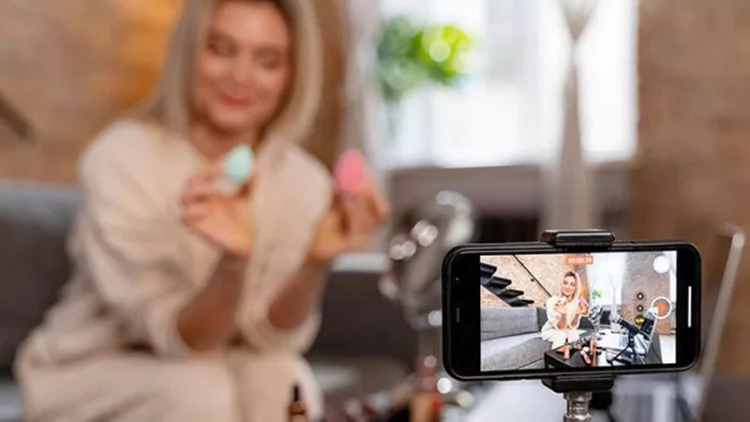 Reklama görə 4 blogerdən şikayət edildi