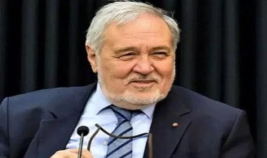 İlbər Ortaylı qəzaya düşdü