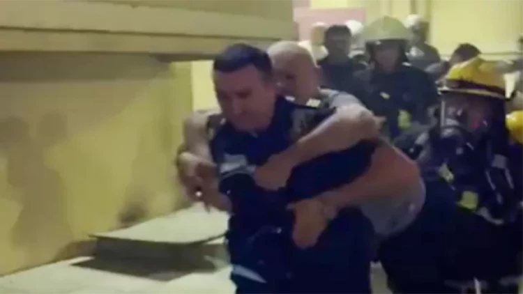 Sumqayıtdakı yanğında 33 nəfər tüstüdən zəhərləndi - yenilənib - VİDEO