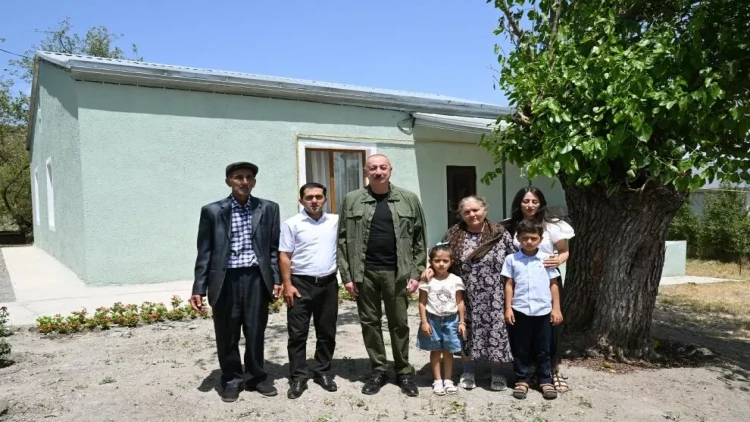 İlham Əliyevin Xocalı sakininin evində səmimi söhbəti - VİDEO