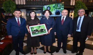 Leyla Əliyeva Bakı Kitab Mərkəzində “Tanımadığımız Konfutsi” adlı gecədə iştirak edib - FOTO