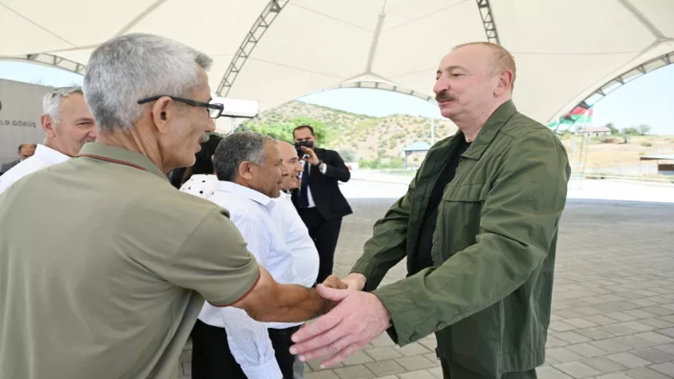 Prezident Təzəbinə və Xanyurdu sakinlərinə: Biz burada əbədi yaşayacağıq, daha heç kim bizi bu yerlərdən çıxara bilməz