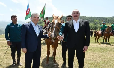 Qurbanqulu Berdiməhəmmədova Cıdır düzündə “Dostluq” adlı Qarabağ atı hədiyyə edilib - VİDEO - FOTO
