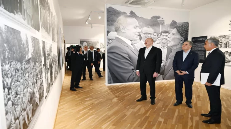 Prezident və Qurbanqulu Berdiməhəmmədov “Heydər Əliyev və Qarabağ” sərgisi ilə tanış olublar - VİDEO - FOTO