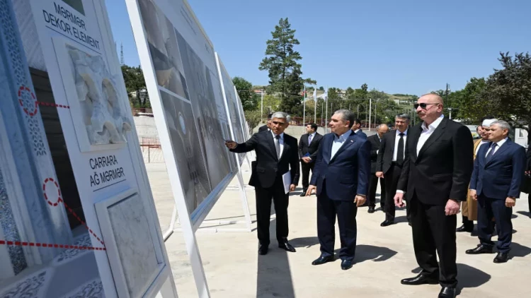 İlham Əliyev və Qurbanqulu Berdiməhəmmədov Yeni Şuşa məscidində tikinti işlərinin gedişi ilə tanış olublar - VİDEO - FOTO