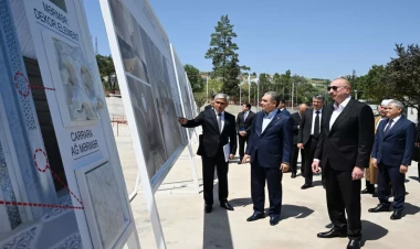 İlham Əliyev və Qurbanqulu Berdiməhəmmədov Yeni Şuşa məscidində tikinti işlərinin gedişi ilə tanış olublar - VİDEO - FOTO