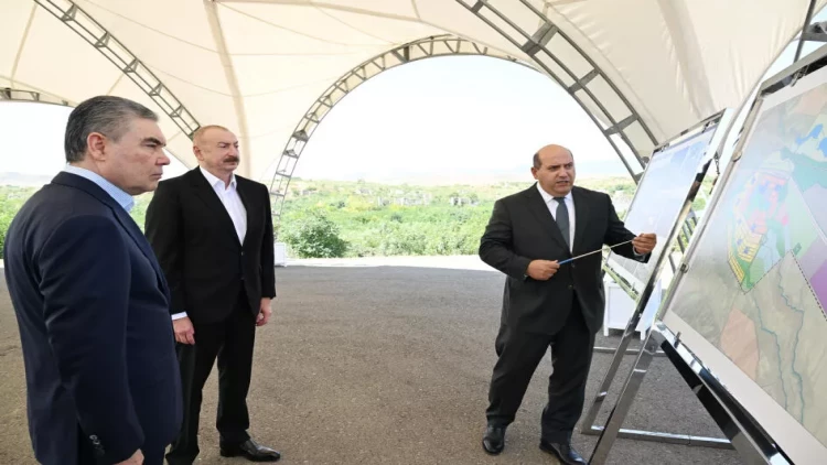 İlham Əliyev və Qurbanqulu Berdiməhəmmədov Füzuli şəhərinin dağıdılmış yerlərinə baxıblar - VİDEO - FOTO