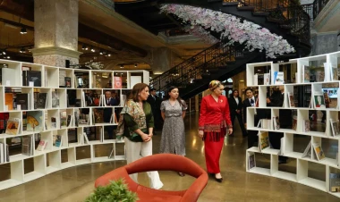 Oquldjaxan Atabayeva Bakı Kitab Mərkəzində olub - FOTO