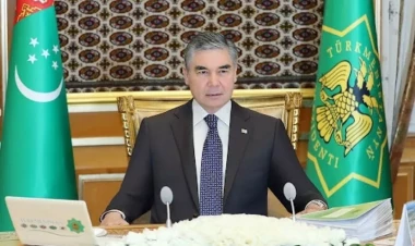 Qurbanqulu Berdiməhəmmədov Fəxri xiyabanda Ulu Öndər Heydər Əliyevin məzarını ziyarət edib