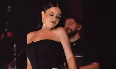 Cazibədar müğənni sinəsini açaraq yay mövsümünü belə açıq elan etdi - FOTO