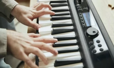 Sintetizator və gitara seçimi: üslubunuza uygun ən yaxşı alət necə tapılır? - FOTO