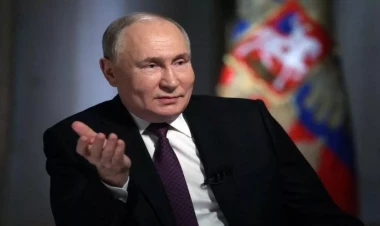 Putin valideynlərindən danışdı : 