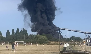 London yaxınlığında təyyarə qəzaya düşdü - VİDEO