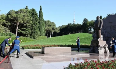 Əhməd Əl Şaraa Heydər Əliyevin məzarını ziyarət edib - FOTO