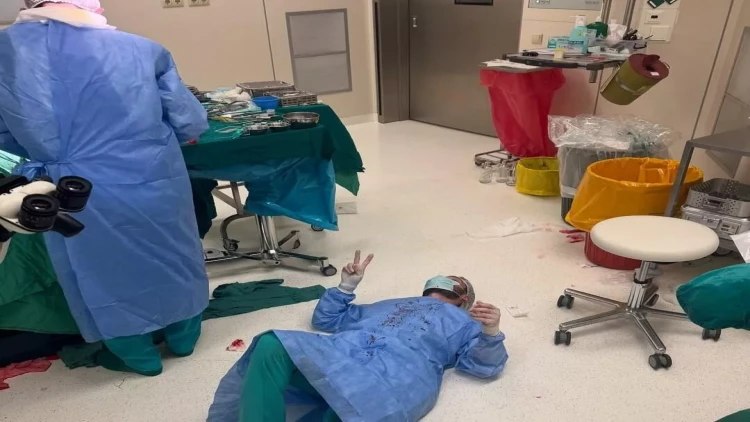 32 saatlıq fasiləsiz beyin əməliyyatı edən həkim həmin xəstə ilə VİDEO paylaşdı